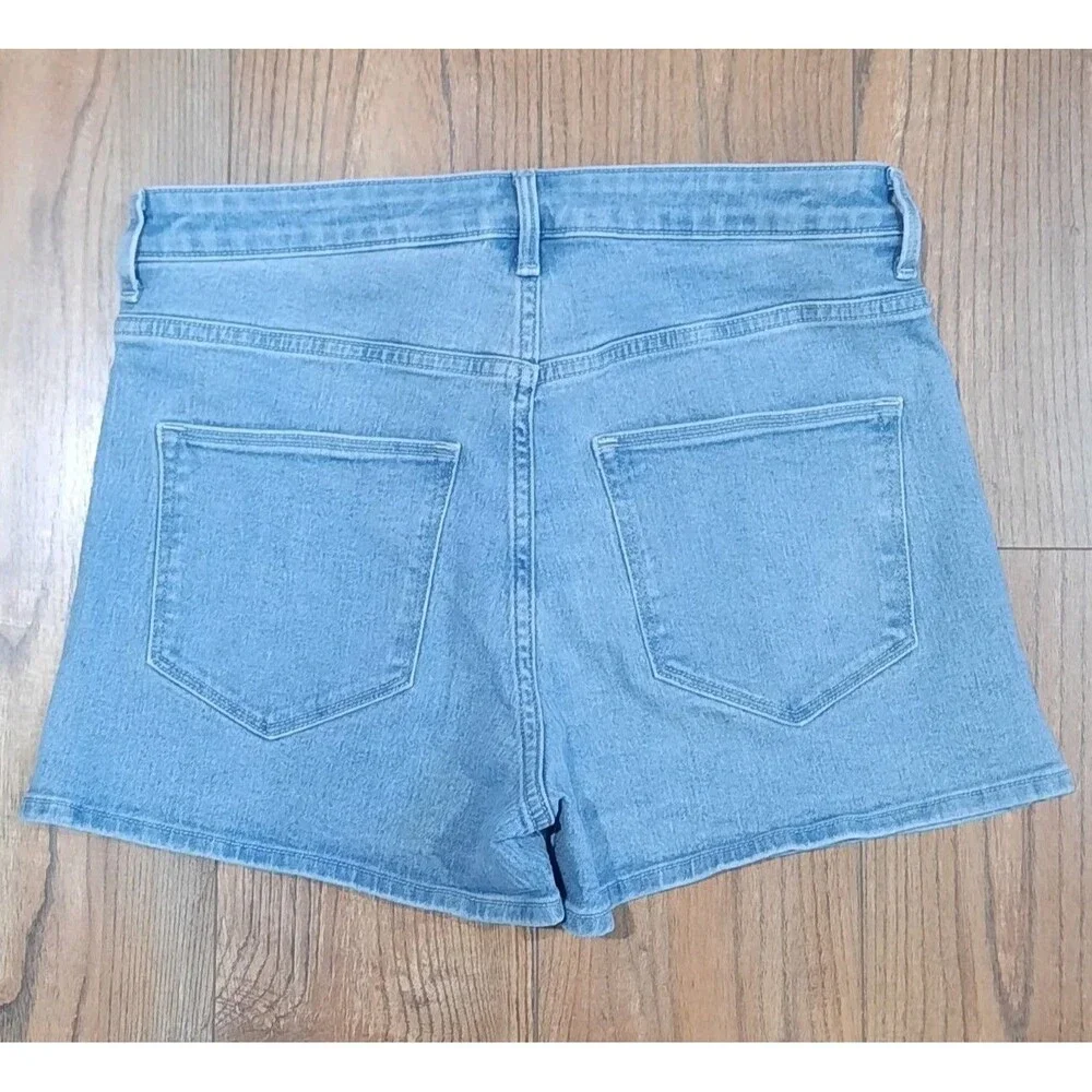 H&M High Waist Denim Shorts Medium Wash Stretch Jean Shorts Size 8 Festival